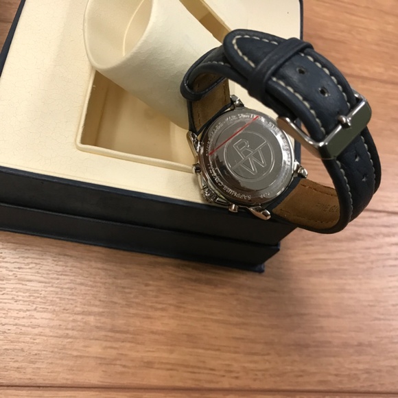 Raymond Weil Tradition Men's Watch Item No. 4476-STC-00300 - Picture 5 of 7